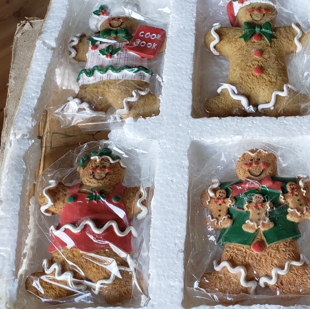 NIB Gingerbread magnets set - Picture 2 of 8